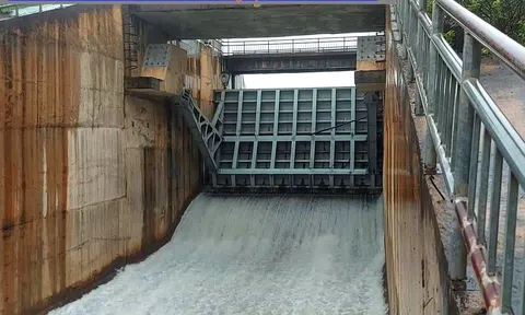 Hà Tĩnh: Hàng loạt hồ chứa xả tràn ứng phó mưa lớn