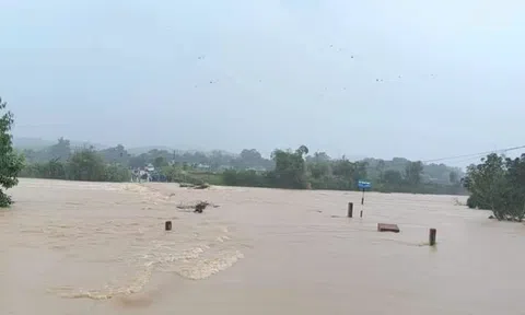 Hà Tĩnh: Mưa lớn gây ngập và chia cắt giao thông nhiều nơi