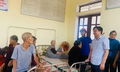 Hà Tĩnh: Di dời hàng ngàn hộ dân ra khỏi vùng nguy hiểm phòng chống bão số 5