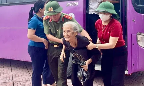 Hà Tĩnh: Khẩn trương di dời dân đến nơi an toàn trước khi bão số 10 đổ bộ