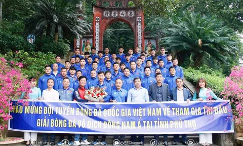 Đội tuyển Việt Nam dâng hương tưởng niệm các Vua Hùng tại Khu Di tích lịch sử Đền Hùng, trước thềm AFF Cup 2024