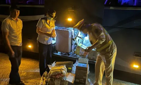 Quảng Ninh: Tạm giữ 700 sản phẩm thuốc lá điện tử trên xe chở khách không rõ nguồn gốc