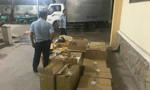 Phát hiện xe ô tô tải vận chuyển 7.700 bao thuốc lá ngoại nhập lậu 