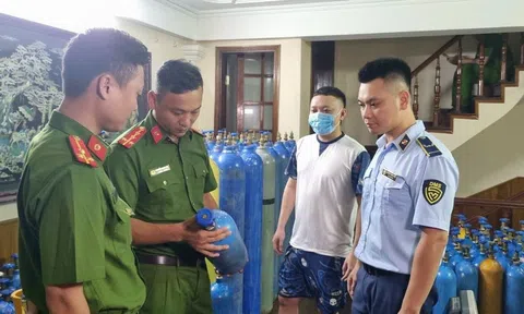Hà Nội: Phát hiện gần 200 bình khí cười N20 tại cơ sở san chiết trái phép trên địa bàn quận Thanh Xuân 