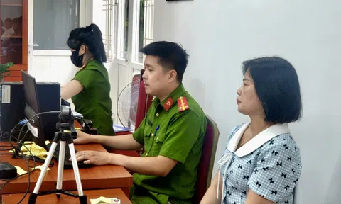 Công an phường Tây Hồ bố trí 3 điểm làm thủ tục đổi thẻ đảng viên