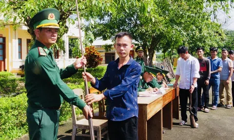 Bộ đội Biên phòng Kon Tum thu 73 khẩu súng tự chế