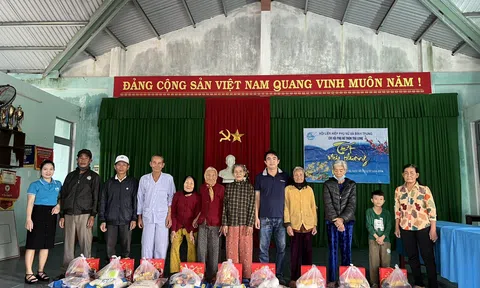 Đồng hành cùng bà con khó khăn vui Xuân đón Tết