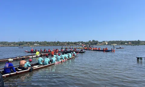 Sôi nổi giải đua thuyền truyền thống tại Quảng Nam