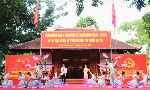 Tỉnh Phú Yên long trọng tổ chức dâng hương kỷ niệm 134 năm ngày sinh Chủ tịch Hồ Chí Minh