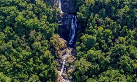 Khám phá thác nước đẹp 'hết nước chấm' ở Kon Tum