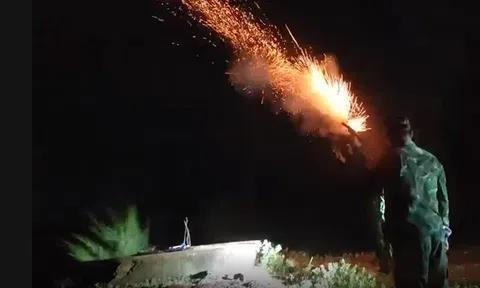 Quảng Nam: Bắn pháo hiệu thông báo cho các phương tiện hoạt động trên biển chủ động ứng phó với áp thấp nhiệt đới