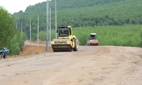 Bình Định: Cận cảnh xẻ núi thi công đường 1.163 tỷ đồng