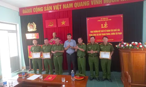 Khen thưởng đột xuất tập thể, cá nhân có thành tích điều tra vụ trộm cắp sâm Ngọc Linh