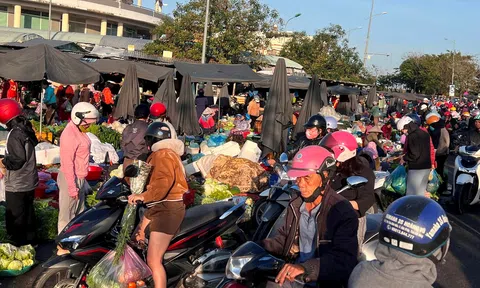 Quảng Nam: Không khí nhộn nhịp đầu năm ở chợ Tam Kỳ