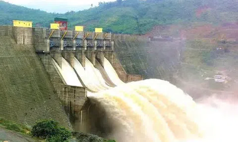 Quảng Nam: 3 đập thủy điện xả nước điều tiết lưu lượng lớn