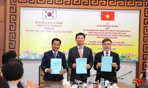 HLV Kim Sang-sik dự hoạt động ý nghĩa tại Quảng Nam