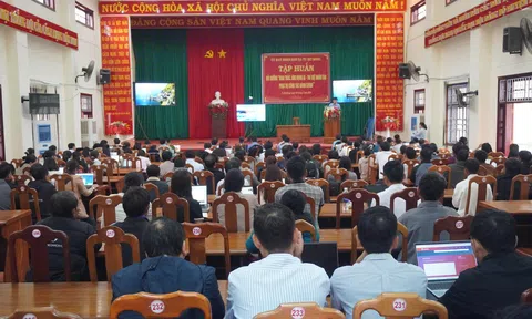 Quảng Ngãi: Tu Mơ Rông tổ chức lớp tập huấn AI cho cán bộ công chức
