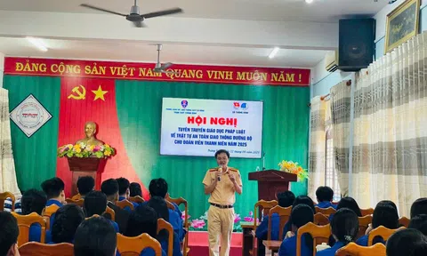 Đà Nẵng: CSGT Thăng Bình tuyên truyền luật giao thông cho học sinh THPT Tiểu La