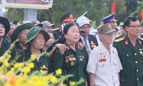 Quảng Ngãi tưởng niệm các Anh hùng liệt sĩ, kỷ niệm 60 năm Chiến thắng Vạn Tường