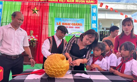 Trường vùng cao Quảng Ngãi phát động gây quỹ nuôi học sinh mồ côi nhân dịp khai giảng