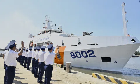 Lễ tiễn Tàu CSB 8002 lên đường đi thăm và làm việc  với Lực lượng Bảo vệ bờ biển Philippines