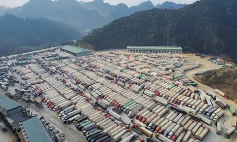 Đôi điều suy nghĩ về cảnh ùn tắc hàng nông sản ở cửa khẩu phía bắc