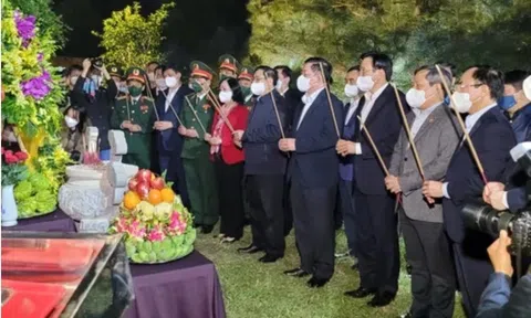 Thủ tướng Phạm Minh Chính dâng hương tưởng niệm Đại tướng Võ Nguyên Giáp tại Quảng Bình