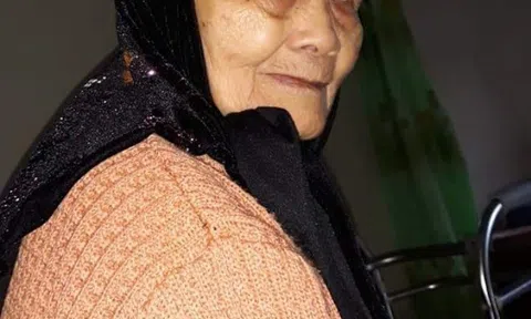 Xuân nay mẹ đã xa  quê