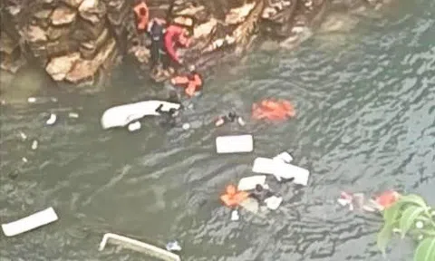 Kết thúc cuộc tìm kiếm 10 người mất tích trong tai nạn sập vách đá ở Brazil