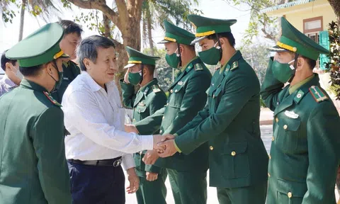 Quảng Trị: Phó chủ tịch thường trực tỉnh kiểm tra an ninh  biên giới, chúc tết lực lượng biên phòng