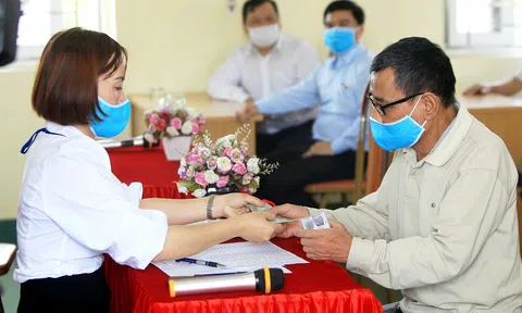 Cần có chế tài xử lý nghiêm cán bộ vi phạm đạo đức công vụ