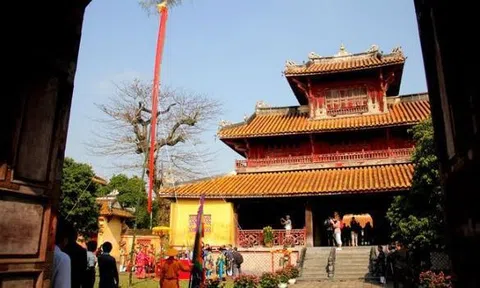 Biếu quà quan trên dịp Tết của người Việt trong mắt người phương Tây