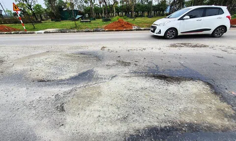 Thừa Thiên - Huế: Đường mới nâng cấp, bề mặt thảm nhựa giống như "chiếc áo cũ"