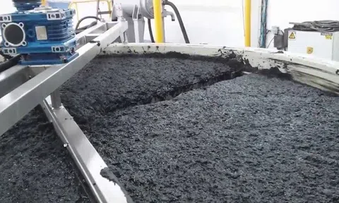 Xử lý thu gom bùn thải nguy hại, mối quan tâm của các nhà sản xuất