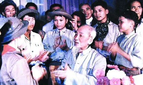 Một cách nhìn thông thoáng, tế nhị về đời tư của Chủ tịch Hồ Chí Minh