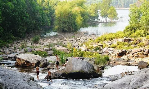Hà Tĩnh: Hồ Khe Xai vẻ đẹp hoang sơ giữa ngút ngàn xanh