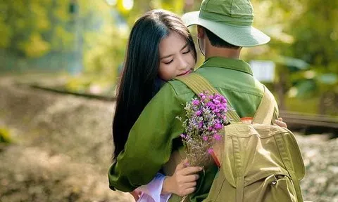 Những mối tình nảy mầm từ trong lửa đạn