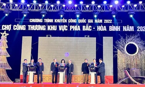 Khai mạc Hội chợ công thương khu vực phía Bắc - Hòa Bình năm 2022
