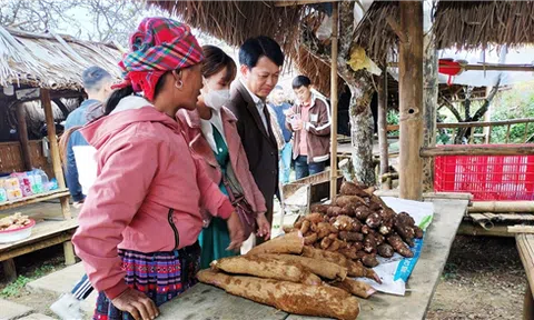 Chợ phiên Chiềng Đi huyện Vân Hồ (Sơn La)