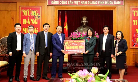 Đoàn công tác tỉnh Bắc Ninh trao 500 triệu đồng hỗ trợ đồng bào nghèo tỉnh Lạng Sơn đón Tết Quý Mão năm 2023