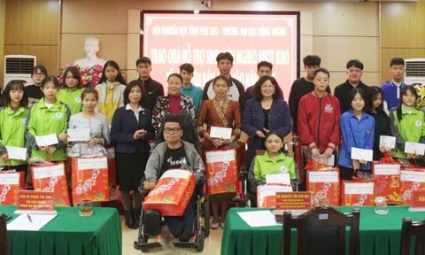 Phú Thọ: Trao quà hỗ trợ sinh viên nghèo vượt khó nhân dịp Tết Nguyên đán Quý Mão 2023