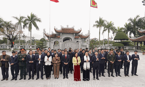 Hà Nam: Dâng hương tưởng niệm các Anh hùng Liệt sỹ nhân dịp đón Xuân Quý Mão
