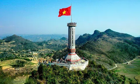 Mùa xuân vẫn hiện hữu trên miền đá xám