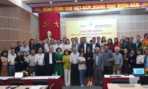 Khai giảng lớp bồi dưỡng nâng cao kiến thức quản lý Nhà nước về Báo chí