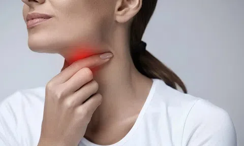 Rát cổ họng xử lý như thế nào?