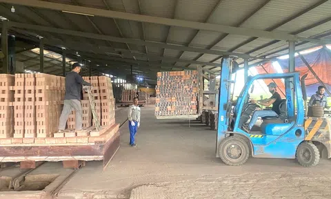Giá gạch nung tăng mạnh do khan hiếm nguồn cung