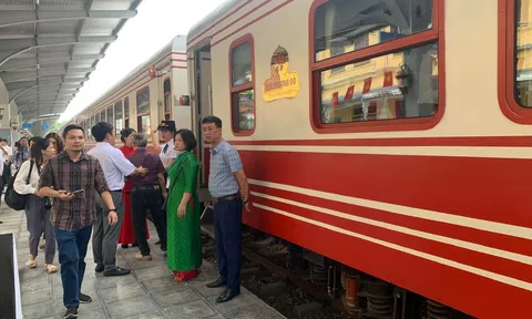 Tuyến tàu Hoa Phượng Đỏ tung loạt ưu đãi lớn