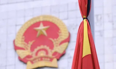 Treo cờ rủ, dừng vui chơi công cộng trong hai ngày Quốc tang