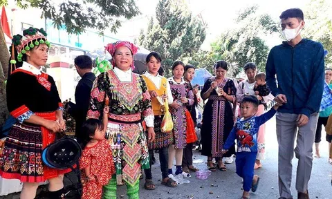 Mường Lát: Mở đường xoá đói bản nghèo