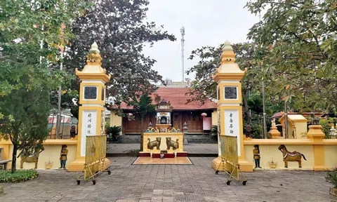 Ngôi đền thờ cá Ông độc đáo ở miền biển xứ Nghệ